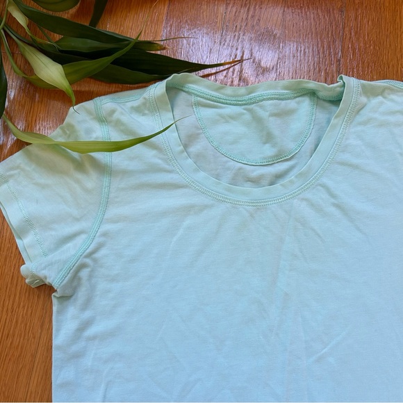 Lululemon T-shirt - Like New! - Picture 3 of 6
